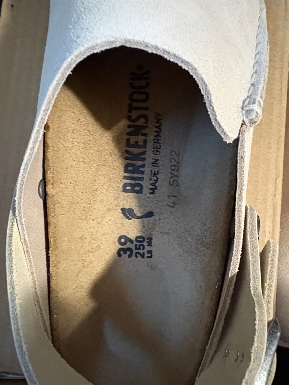 NWT and Box - Women's Birkenstock Lutry Premium Suede in Eggshell - Size 39 - Picture 4 of 8